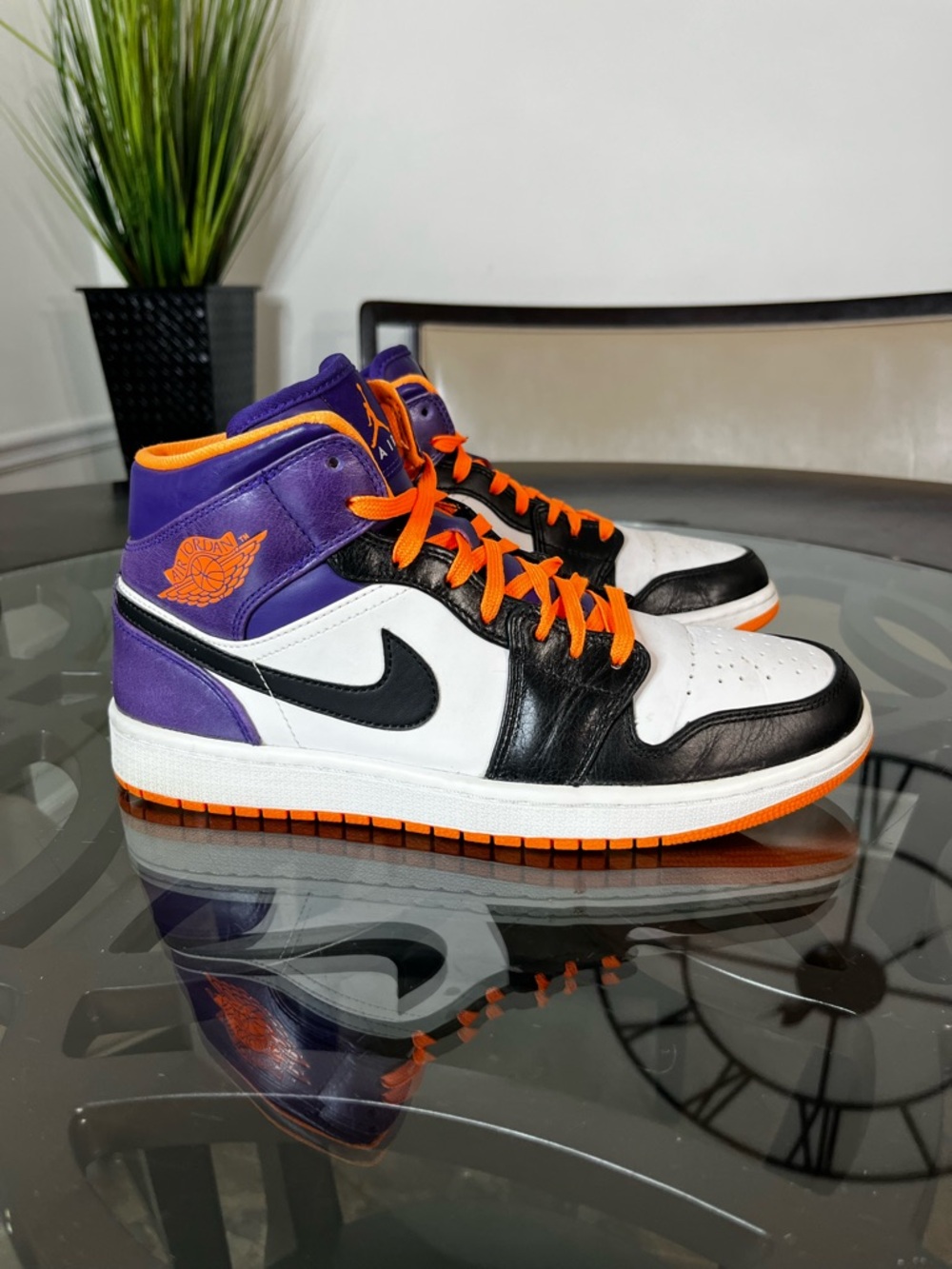 Nike Air Jordan 1 Mid
Phoenix Suns Purple Orange
Mens Sneakers Size 9